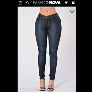 Mid rise classic fashion nova jeans size 7